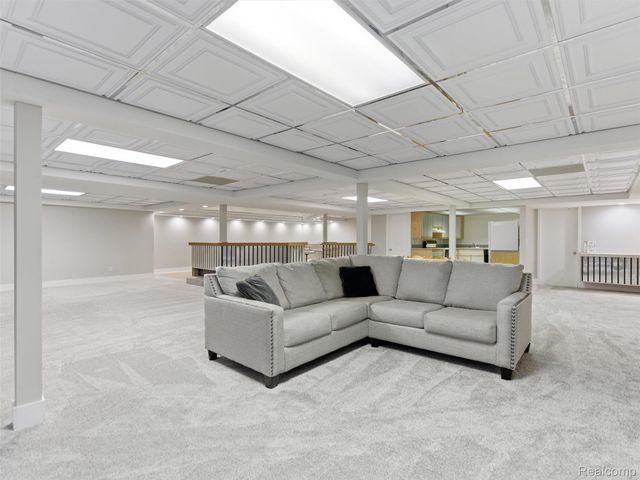 4227 Newcastle Drive, Orion Charter Township, MI 48348