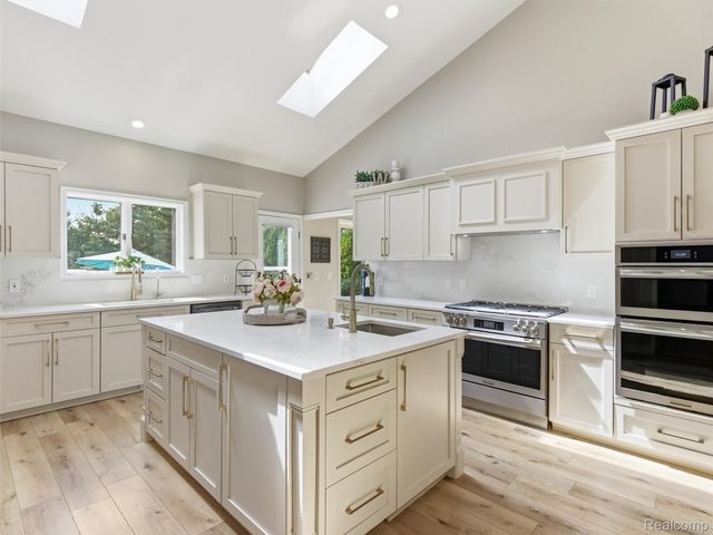 4227 Newcastle Drive, Orion Charter Township, MI 48348