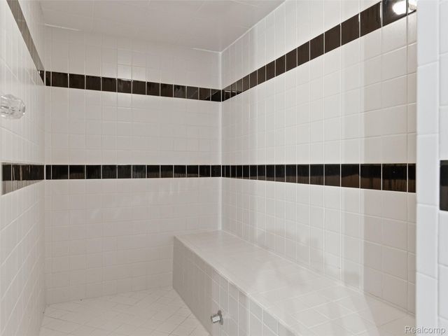 4227 Newcastle Drive, Orion Charter Township, MI 48348