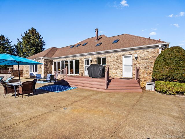 4227 Newcastle Drive, Orion Charter Township, MI 48348