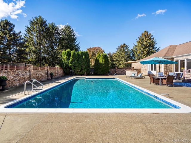 4227 Newcastle Drive, Orion Charter Township, MI 48348