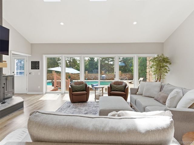 4227 Newcastle Drive, Orion Charter Township, MI 48348