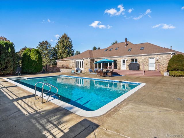 4227 Newcastle Drive, Orion Charter Township, MI 48348