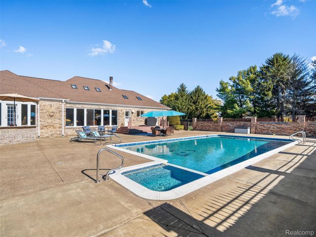 4227 Newcastle Drive, Orion Charter Township, MI 48348