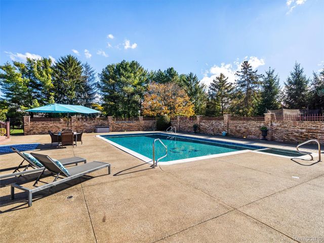 4227 Newcastle Drive, Orion Charter Township, MI 48348
