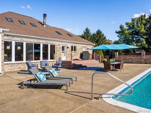 4227 Newcastle Drive, Orion Charter Township, MI 48348