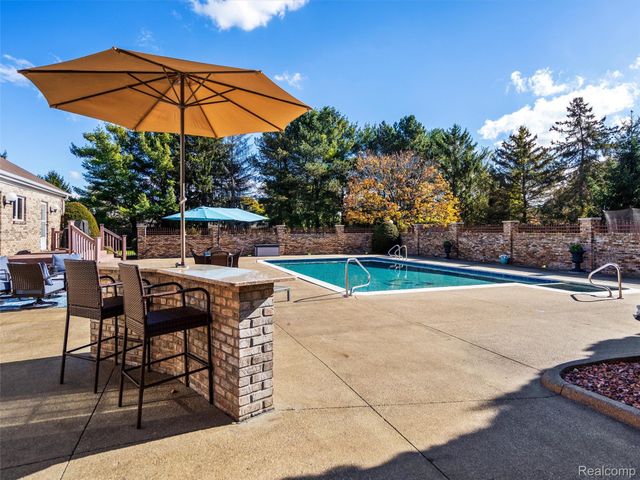 4227 Newcastle Drive, Orion Charter Township, MI 48348