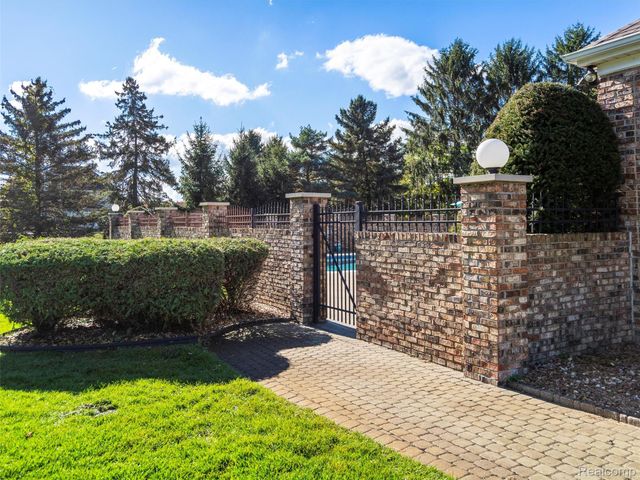 4227 Newcastle Drive, Orion Charter Township, MI 48348