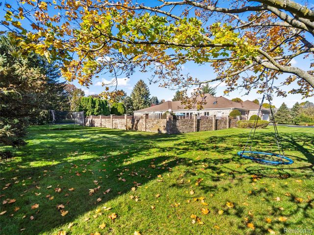 4227 Newcastle Drive, Orion Charter Township, MI 48348