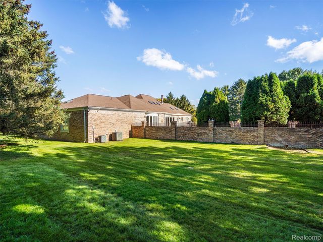 4227 Newcastle Drive, Orion Charter Township, MI 48348