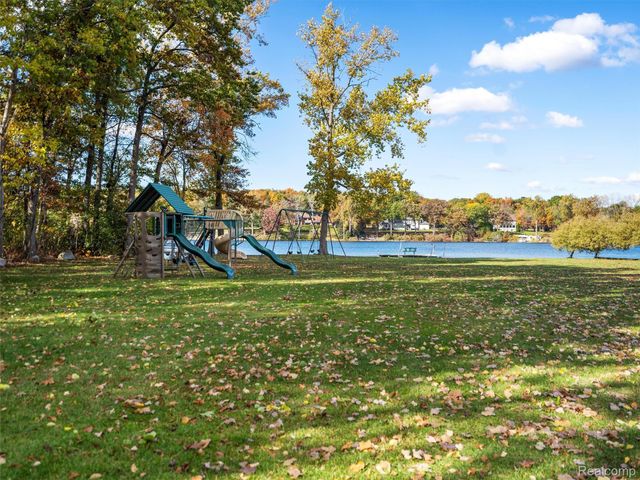 4227 Newcastle Drive, Orion Charter Township, MI 48348