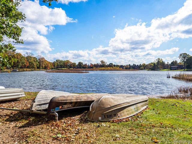 4227 Newcastle Drive, Orion Charter Township, MI 48348