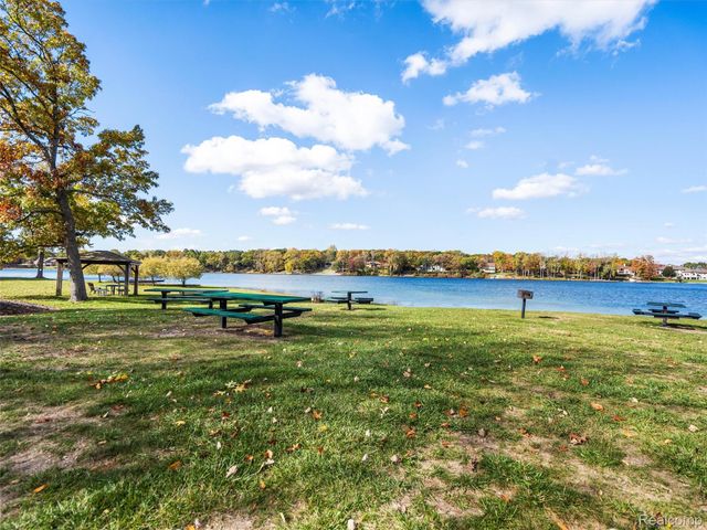 4227 Newcastle Drive, Orion Charter Township, MI 48348