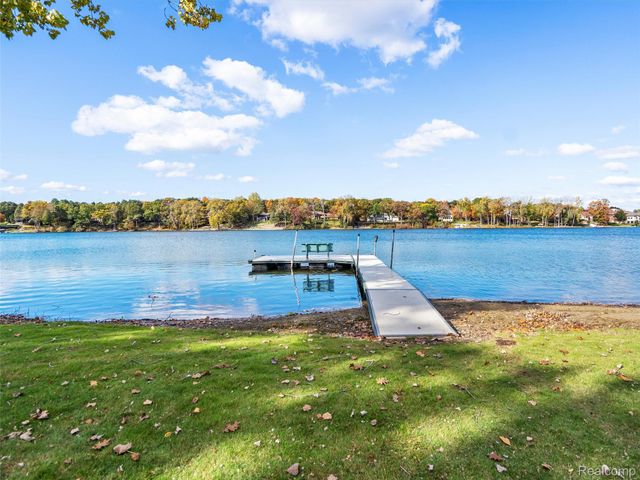 4227 Newcastle Drive, Orion Charter Township, MI 48348