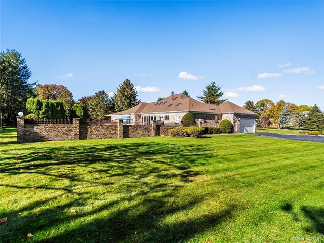 4227 Newcastle Drive, Orion Charter Township, MI 48348