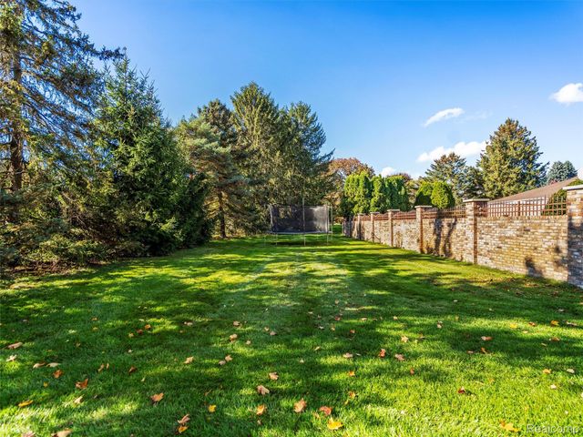 4227 Newcastle Drive, Orion Charter Township, MI 48348