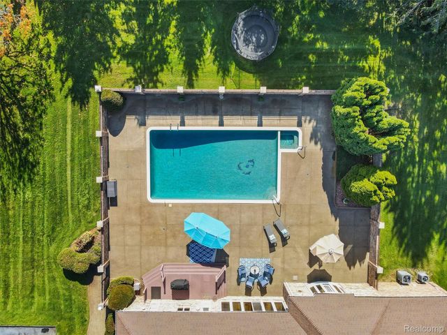 4227 Newcastle Drive, Orion Charter Township, MI 48348