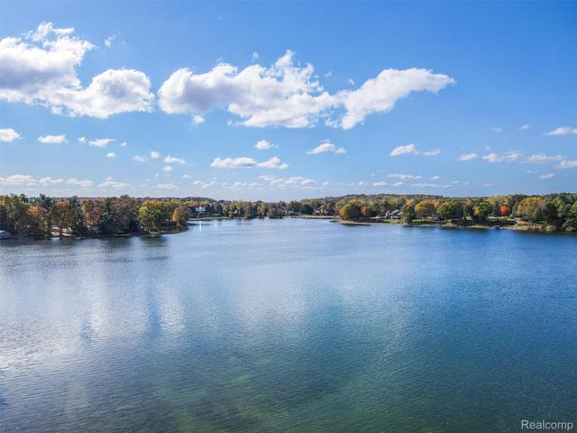 4227 Newcastle Drive, Orion Charter Township, MI 48348