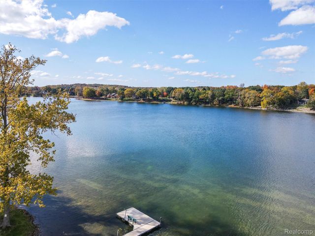 4227 Newcastle Drive, Orion Charter Township, MI 48348