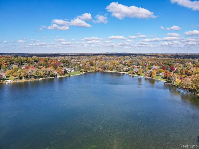 4227 Newcastle Drive, Orion Charter Township, MI 48348