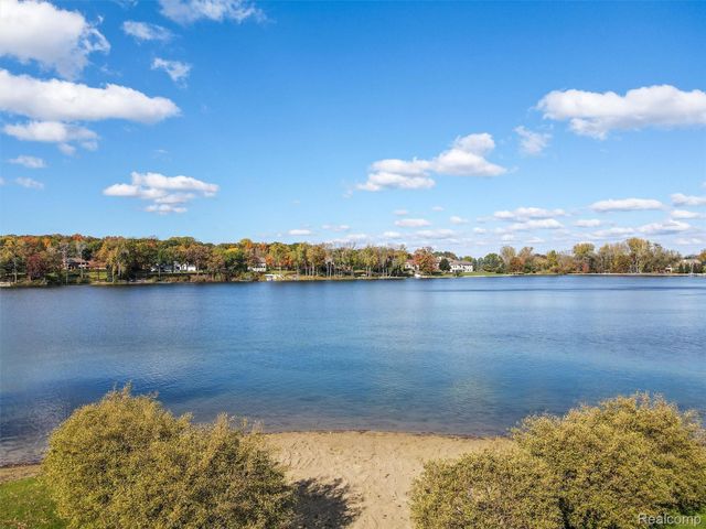 4227 Newcastle Drive, Orion Charter Township, MI 48348