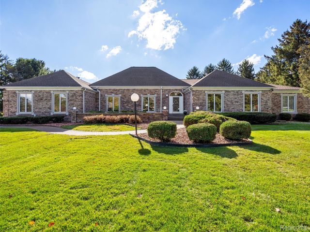 4227 Newcastle Drive, Orion Charter Township, MI 48348