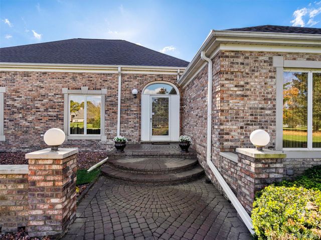 4227 Newcastle Drive, Orion Charter Township, MI 48348