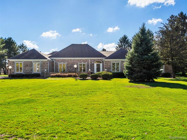4227 Newcastle Drive, Orion Charter Township, MI 48348