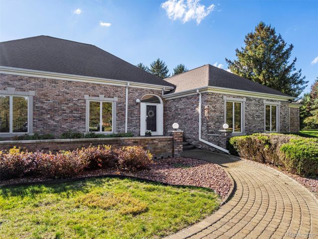 4227 Newcastle Drive, Orion Charter Township, MI 48348
