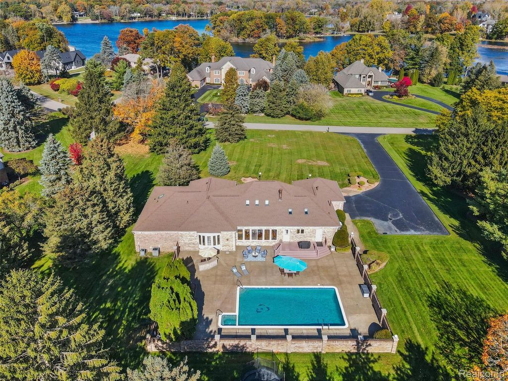4227 Newcastle Drive, Orion Charter Township, MI 48348