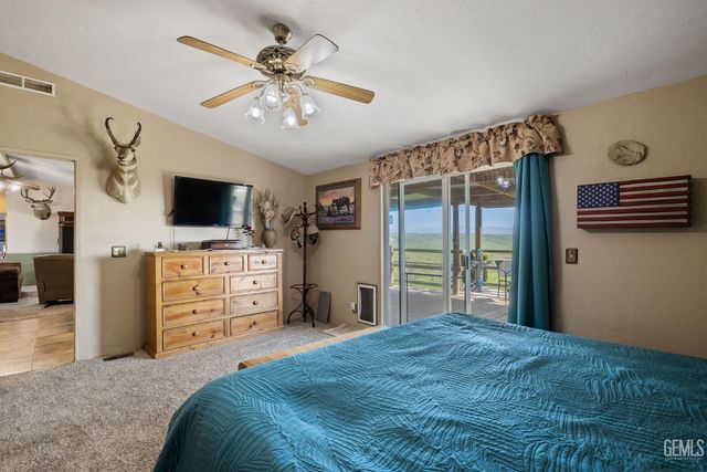 472 Eaglecrest Road, Bakersfield, CA 93308