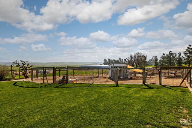 472 Eaglecrest Road, Bakersfield, CA 93308