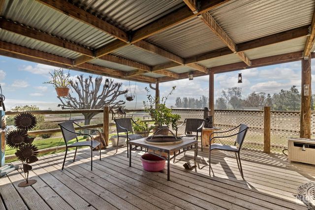 472 Eaglecrest Road, Bakersfield, CA 93308