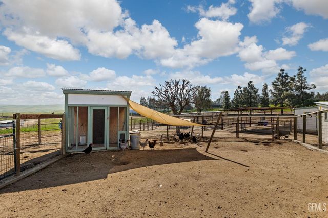 472 Eaglecrest Road, Bakersfield, CA 93308