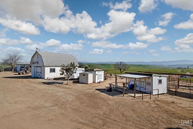 472 Eaglecrest Road, Bakersfield, CA 93308