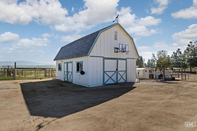 472 Eaglecrest Road, Bakersfield, CA 93308