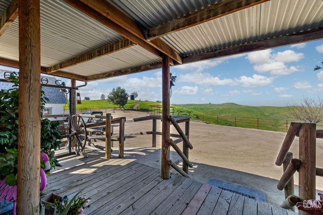 472 Eaglecrest Road, Bakersfield, CA 93308