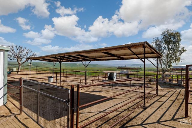 472 Eaglecrest Road, Bakersfield, CA 93308