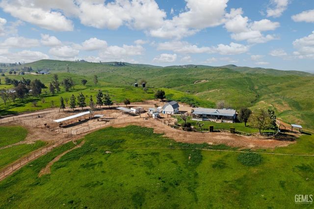 472 Eaglecrest Road, Bakersfield, CA 93308