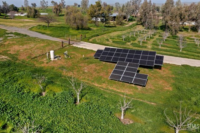 472 Eaglecrest Road, Bakersfield, CA 93308