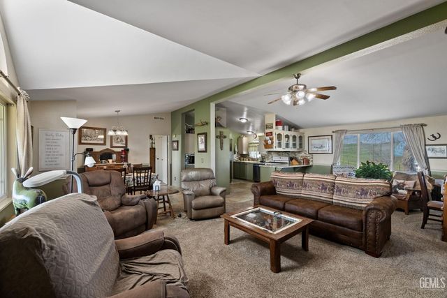 472 Eaglecrest Road, Bakersfield, CA 93308