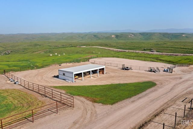 472 Eaglecrest Road, Bakersfield, CA 93308