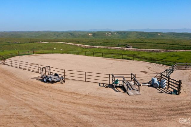 472 Eaglecrest Road, Bakersfield, CA 93308