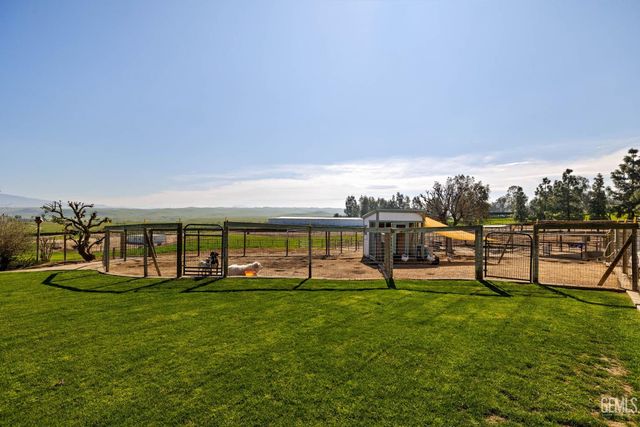 472 Eaglecrest Road, Bakersfield, CA 93308