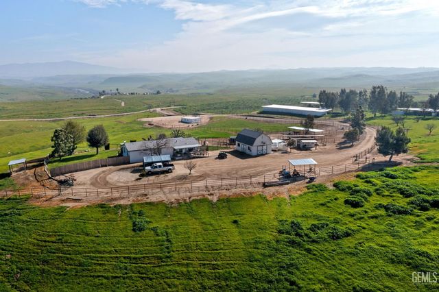 472 Eaglecrest Road, Bakersfield, CA 93308