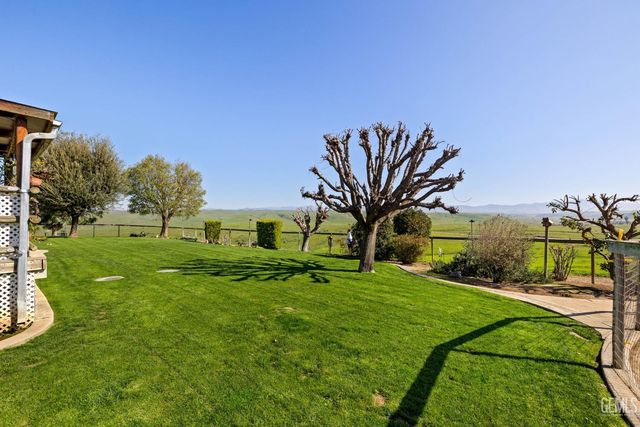 472 Eaglecrest Road, Bakersfield, CA 93308