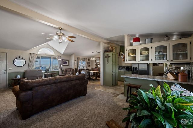 472 Eaglecrest Road, Bakersfield, CA 93308