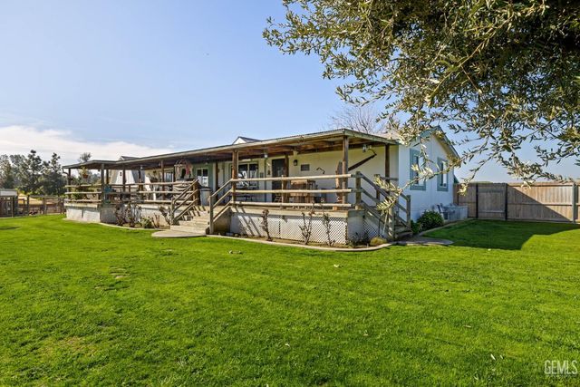 472 Eaglecrest Road, Bakersfield, CA 93308