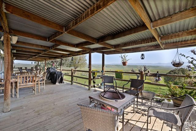 472 Eaglecrest Road, Bakersfield, CA 93308