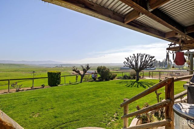 472 Eaglecrest Road, Bakersfield, CA 93308